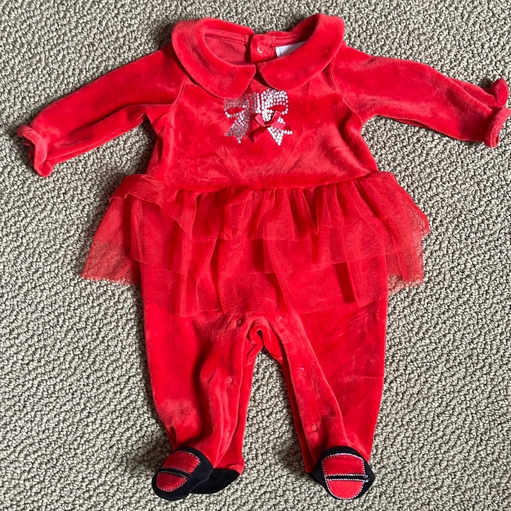 absorba (red) size 3 months. Really cute. Great condition!